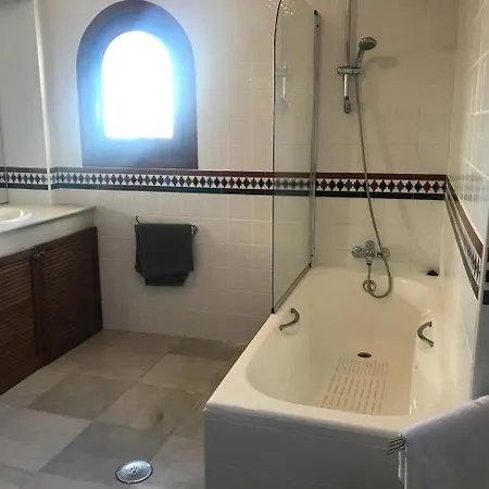 Villa Spacious With Sea View And Private Pool