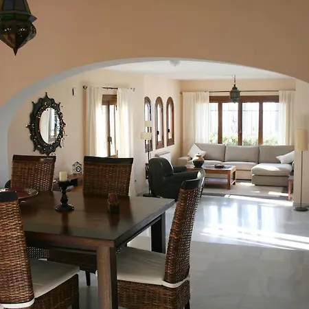 Villa Spacious With Sea View And Private Pool